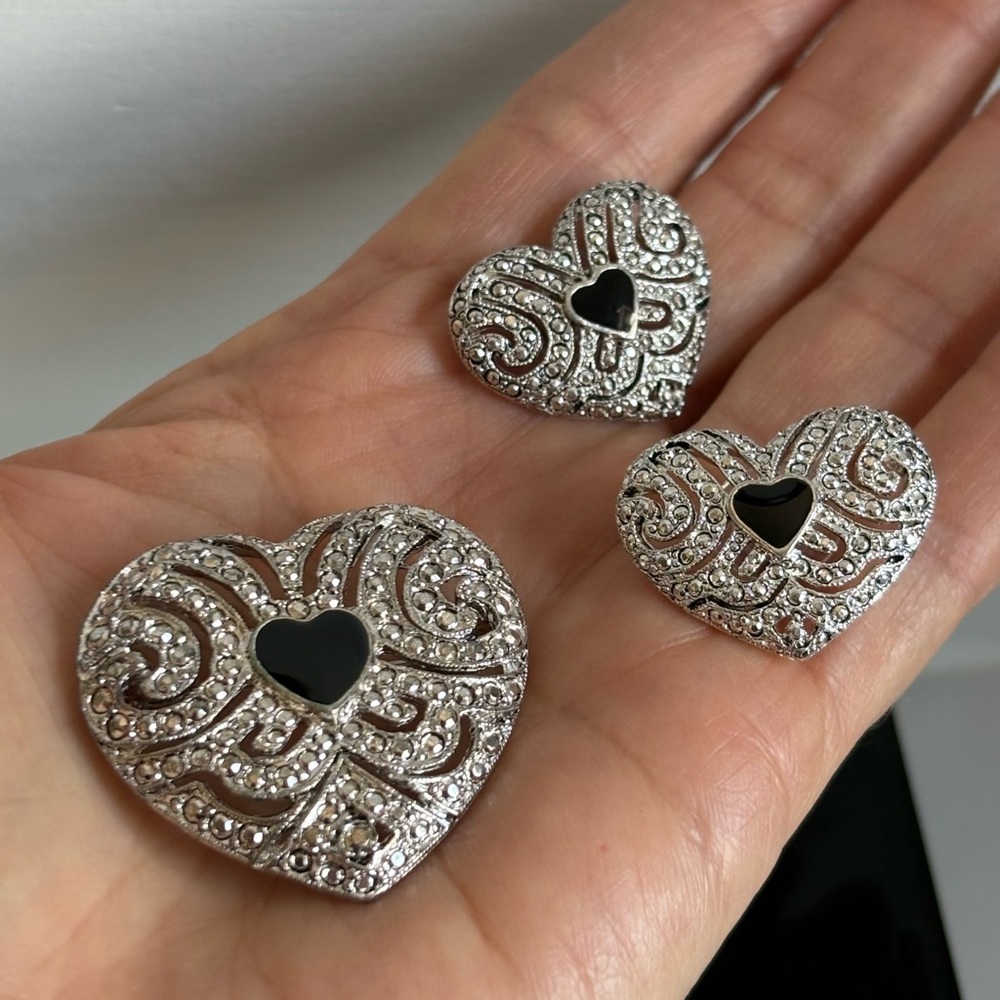 Vintage Avon 1995 Filigree Heart Brooch & Earrings Set Marcasite Look NIB